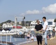 《終極勝利》竇驍約瑟夫黑白配 戛納海灘放風箏