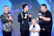 郭德纲现场配音《摇滚藏獒》 郑钧一家三口同台
