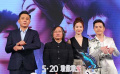《夜孔雀》北京首映 刘烨赞刘亦菲美背白玉无瑕