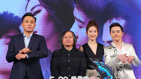 《夜孔雀》北京首映 劉燁贊劉亦菲美背白玉無(wú)瑕