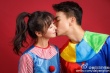 陈紫函戴向宇领证宣布结婚 晒红本巨大钻戒抢镜