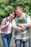 柳巖《路過》片場(chǎng) 與岳云鵬曬“情侶照”如少女