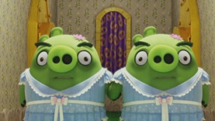《愤怒的小鸟》宣传片 绿猪扮《闪灵》姐妹花