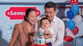 暖爸保剑锋为爱子办生日宴 哽咽感谢妻子付出
