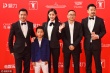 《美好的意外》劇組亮相 歐陽娜娜西服造型帥氣動人