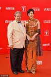洪金寶攜嬌妻高麗虹亮相 兩人紅毯牽手秀恩愛