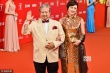 洪金寶攜嬌妻高麗虹亮相 兩人紅毯牽手秀恩愛