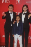 《美好的意外》剧组亮相 欧阳娜娜西服造型帅气动人