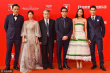 《我的战争》剧组亮相 王珞丹抹胸白纱裙小清新