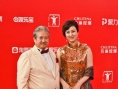 洪金宝携娇妻高丽虹亮相 两人红毯牵手秀恩爱