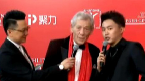 老戲骨伊恩·麥克萊恩亮相紅毯 學(xué)上海話妙趣橫生