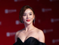 袁姗姗低胸装波涛汹涌 张俪化蝶黄子韬变表情包