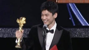 林柏宏斬獲最受關(guān)注新人男演員 帥氣登臺激動語塞