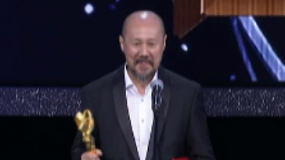 腾格尔获最受关注男配角 笑称唱歌拍戏“两手抓”