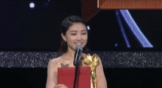 最受關(guān)注新人女演員顏?zhàn)快` 特別想演文藝片