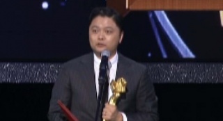 《喊·山》获最受关注导演 扬子二度登台接受荣誉