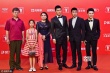 《狼牙山五壯士》眾主創(chuàng)亮相 男演員穿起帥氣西裝