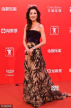 杨紫琼亮相闭幕红毯 一袭中国风长裙迷人优雅