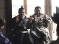 《凤伊金先达》新剧照 罗美兰没神力凭眼色当神婆