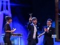 《当两个世界碰撞时》获最佳纪录片 两导演领奖