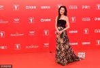 杨紫琼亮相闭幕红毯 一袭中国风长裙迷人优雅