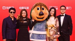《搖滾藏獒》劇組亮相紅毯 鄭鈞攜妻大秀恩愛