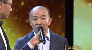 电影频道出品《德兰》获最佳影片 导演刘杰上台致谢