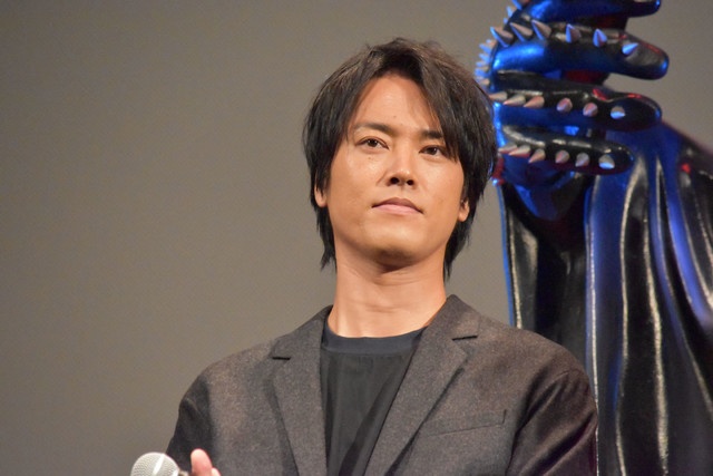 在东京举行映前观众见面会,导演宫藤官九郎携主创长濑智也,神木隆之介