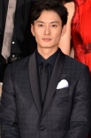 《秘密》举行首映红毯 生田斗真自曝出道时密话