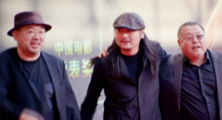 高群書張揚紅毯相擁情誼深 張一白全黑造型有默契