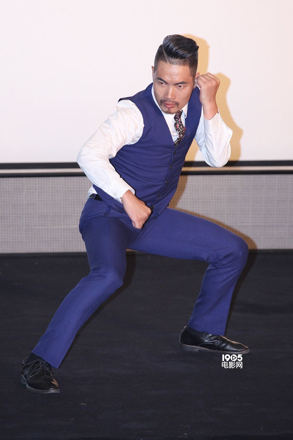 打爆眼球显示     7月11日,《超级保镖》在京举行首映式,岳松携释彦能