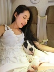 羡慕这群汪！郭碧婷晒清爽夏日照 与萌狗逗不停