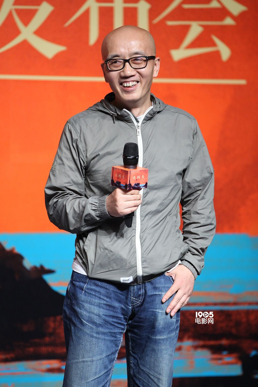 韩东处女作《在码头》开机 监制贾樟柯现场读诗