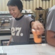 體驗(yàn)生活？竇靖童到“前繼父”李亞鵬咖啡店打工