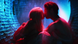 《XOXO》中文預(yù)告 搖滾把妹迷離青春不散場