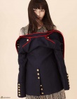 谢娜罕见秋冬军装风写真 高冷时髦撩人“娜”么酷