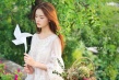 林允拍攝秋日寫真 文藝少女心詮釋自然小清新