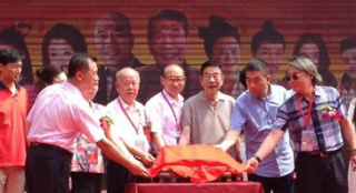 電影《長官傳奇》橫店熱拍 楊議首演皇帝很興奮