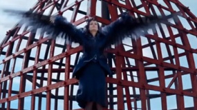 《佩小姐的奇幻城堡》特辑 伊娃·格林变身飞鸟