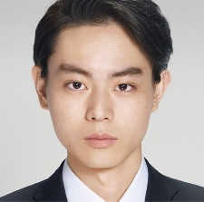何者