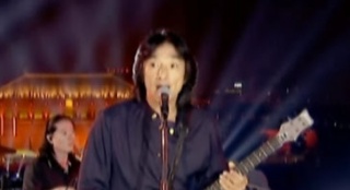唐朝樂(lè)隊(duì)獻(xiàn)唱《夢(mèng)回唐朝》 搖滾古風(fēng)完美混搭