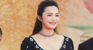 《捉妖記》白百何大方簡(jiǎn)潔 姚晨高跟長(zhǎng)裙孕味十足
