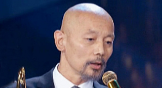 葛存壮陶玉玲梁信谢芳获终身成就奖 葛优代父领奖