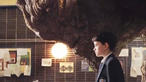 《怪物召唤》电视预告 连姆饰演怪物帮助小男孩