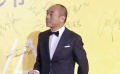 《百鸟朝凤》剧组登台 陶泽如身着西装信心十足