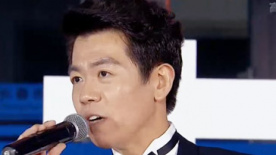 田歌黑色長(zhǎng)裙亮相盡顯雍容 馮堯重回故鄉(xiāng)表感慨