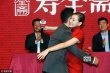 小S摟美女舌吻合照叉腿走光 遭黃曉明“摸臉殺”