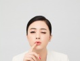 蔣欣最新大片深V性感秀深溝 優(yōu)雅變身嫵媚大女人