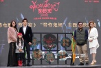 10月24日，恐怖电影《育婴室》在北京欢乐谷首映，导演皮查农•塔玛杰拉，主演朱一龙、皮查雅·瓦塔那蒙迪里、徐洁儿共同出席。活动紧贴欢乐谷的万圣节主题，众主创也现场“画符镇鬼”、“复活婴灵”，让两位女主角花容失色。影片将于10月28日在中泰两国同步上映。