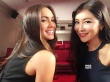 周玲安伦敦探班《变5》 与女主演劳拉成姐妹淘